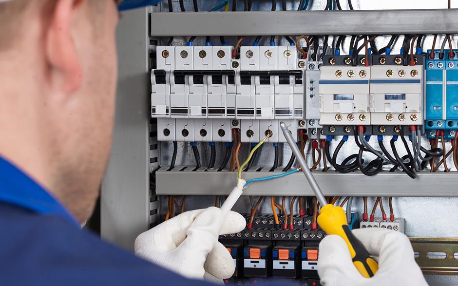 besoin d'un électricien Issou